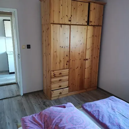 דירה Roland Apartman בלטונללה