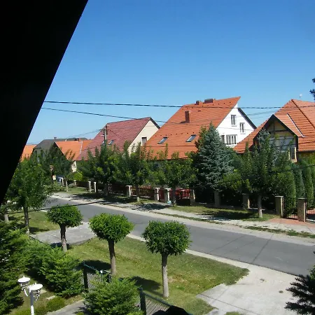 דירה Roland Apartman בלטונללה