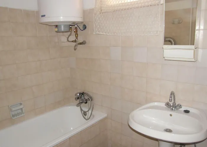 Roland Apartman *